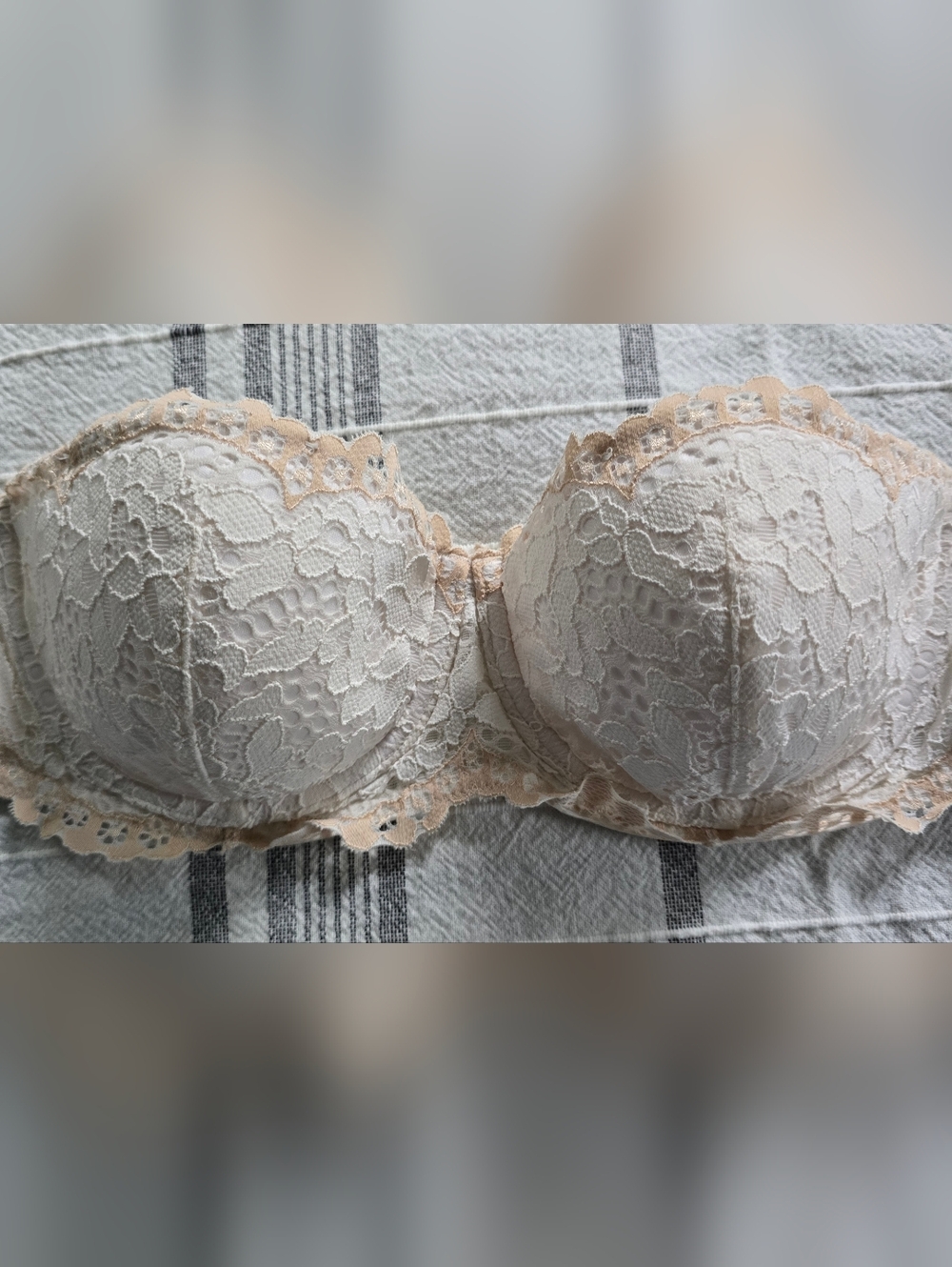 Victoria's Secret Body By Victoria Lined Lace Bandeau Bra in Ivory and Nude, 34C